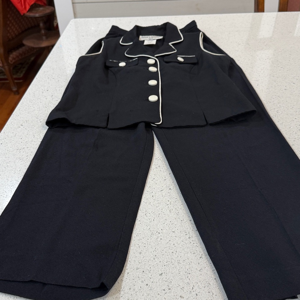Jessica Howard Black and White Two-Piece Set